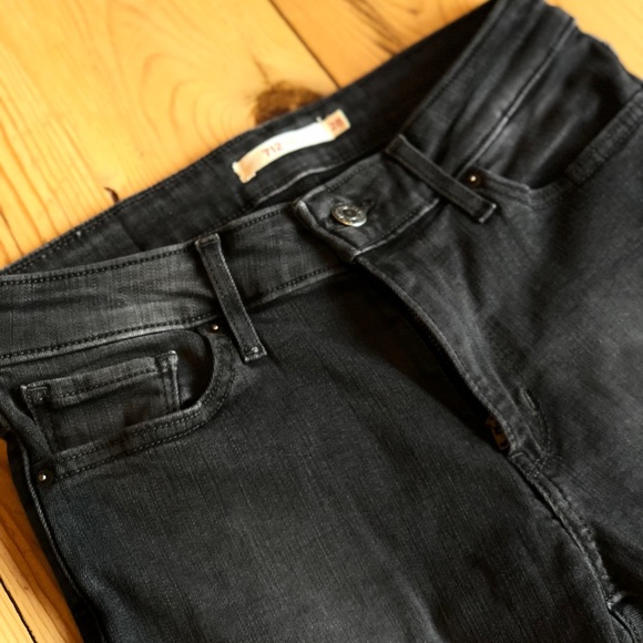 🌸NWOT Levi’s jeans 28 long - Picture 3 of 6